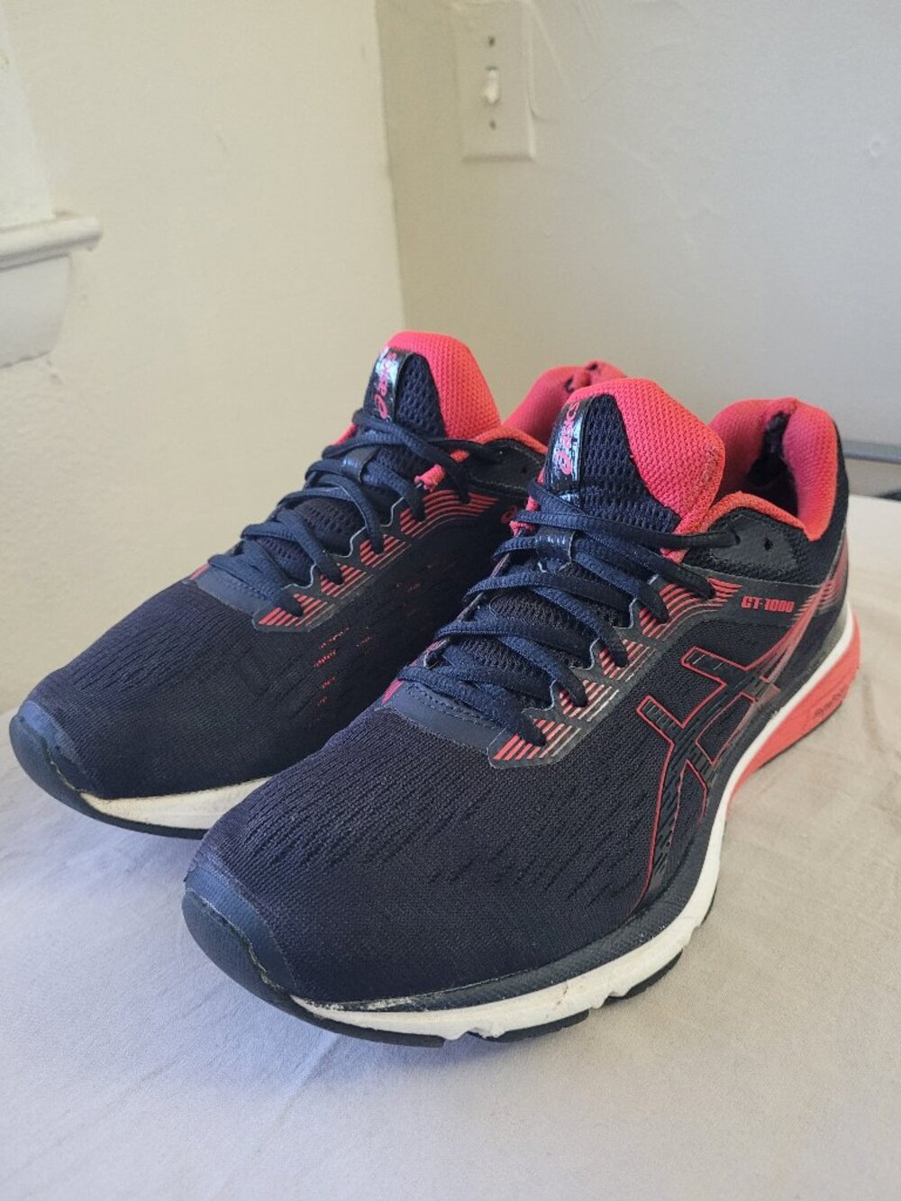 ASICS Athletic Sneakers Women’s 11 – Lightweight Black/Red Runner
